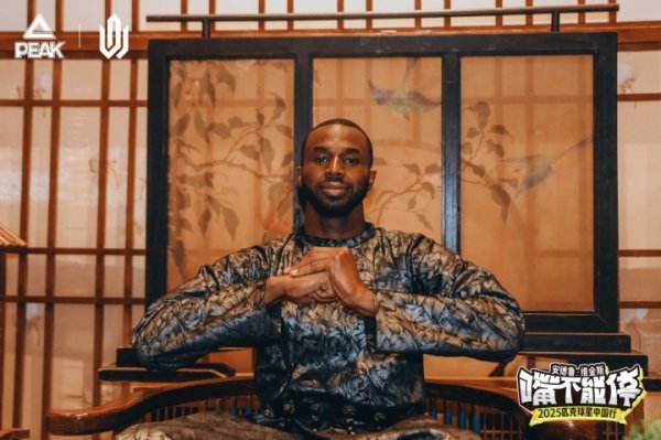 Bạn đã bao giờ thấy một chút như vậy? Wiggins đánh vào nồi và chiến thắng "ba con trỏ", và điệu nhảy trong thiên hà đang vui vẻ ~