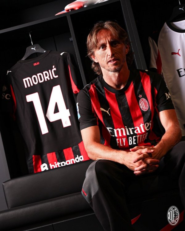 Phóng viên: Đăng ký một cựu chiến binh gần 40 tuổi ở Serie A sẽ không giúp bạn lớn lên, Modric đã tham gia 5 năm trước