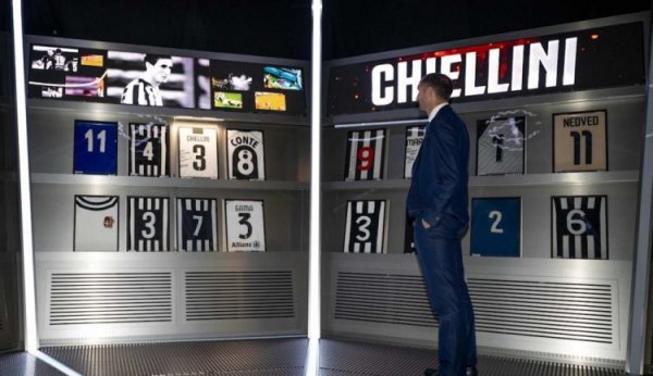 Juventus thiết lập một hội trường danh tiếng, với 50 người đầu tiên được chọn: Zidane, Conte và Piero