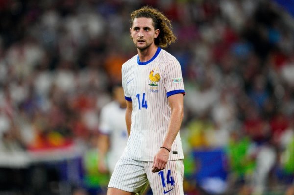 Phóng viên: Rabiot sẽ tham gia khóa đào tạo Milan lần đầu tiên hôm nay và sẽ chơi ở Bologna vào Chủ nhật