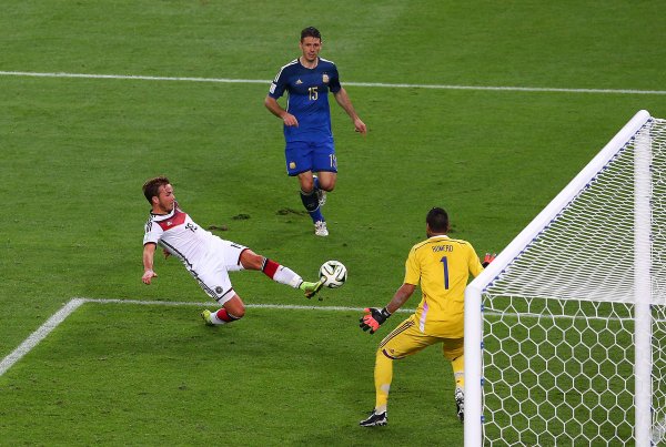 Gotze: Mục tiêu trong trận chung kết World Cup 2014 đã thay đổi cuộc đời tôi và đó là khoảnh khắc đỉnh cao của tôi