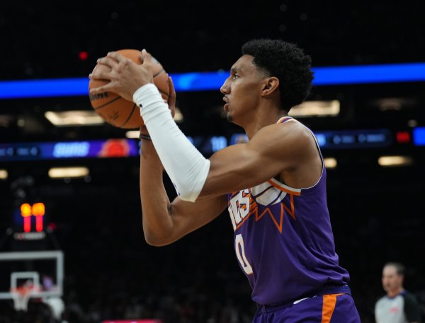 Chính thức của Suns: Thực hiện các lựa chọn đội 26-27 của Ryan Dunn cho hợp đồng tân binh của anh ấy cho năm thứ ba