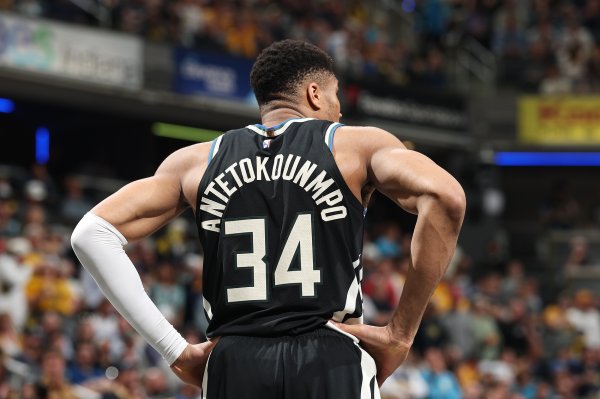 Antetokounmpo: Bạn phải học cách đề cập đến các tiêu chuẩn c