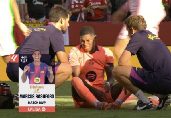 Sau trận đấu, Rashford ngồi đau đớn và liên lạc với bác sĩ của đội, và nghi ngờ bị thương