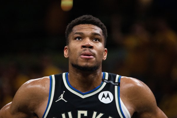 Trải nghiệm của bạn khi chơi với Giannis Antetokounmpo như t
