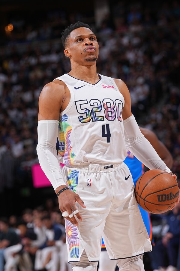 Bình luận bằng 4 từ? Westbrook cuối cùng đã chọn gia nhập Ki