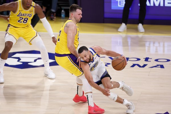 James vắng mặt! ESPN dự đoán Lakers vs Warriors: Lakers 52,7%, Warriors 47,3%