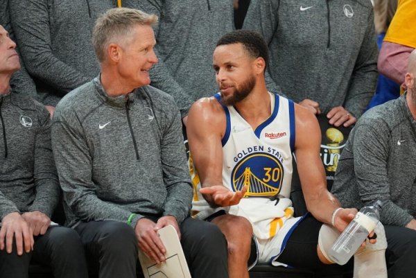 Lịch trình nào khiến Curry gọi anh là bất thường? Warriors có 3 trận trong 4 ngày, 6 trận liên tiếp trong 9 ngày là độ khó khủng khiếp