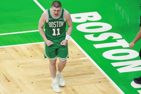 Cảm giác cầm trên tay không được tốt lắm, nhưng mọi thứ khác đều tốt! Pritchard thực hiện 4% trong số 13 quả ba điểm, 26 trong số đó, 1 trên 8 và ghi được 10 điểm, 3 rebound, 10 kiến ​​​​tạo và 3 lần