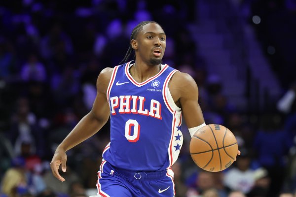 Đầu ra ổn định! Maxi thực hiện 9 trong số 19 cú sút, 26% trong số 26 quả ba điểm và 4 trên 9, ghi được 26 điểm, 6 rebound và 7 kiến ​​​​tạo.