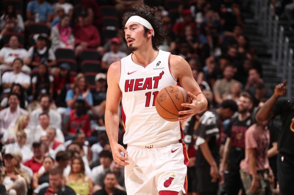 Đó là một mùa giải tuyệt vời! Husker thực hiện 8 trong số 15 cú sút và ghi được 18 điểm, 8 rebound, 9 hỗ trợ và 2 block, với điểm cộng trừ là +18!