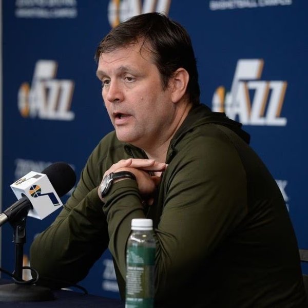 Shams: Mavericks đang nỗ lực tìm kiếm chủ tịch mới điều hành bóng rổ, Dennis Lindsay xứng đáng được chú ý