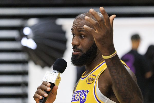 Wade: Còn quá sớm để nói sau vài trận rằng Lakers không cần James. Cần ít nhất một mẫu của mùa.