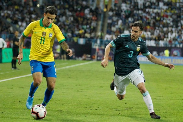 Tagliafico: Chuyến thăm Camp Nou buổi tối của Messi là một điều tuyệt vời và anh sẽ luôn cảnh giác trước Yamal